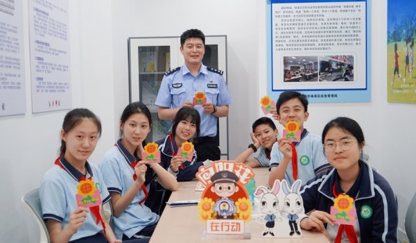 kaiyun体育网页版登录入口 学生戴上VR眼镜“亲历”杀猪盘，千里浸式吉利课堂护航少年景长