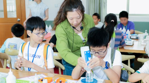 开云(中国)2026世界杯官方推荐 玩转科学庆六一！千余名少年走进少科站，千里浸式解锁科创乐趣