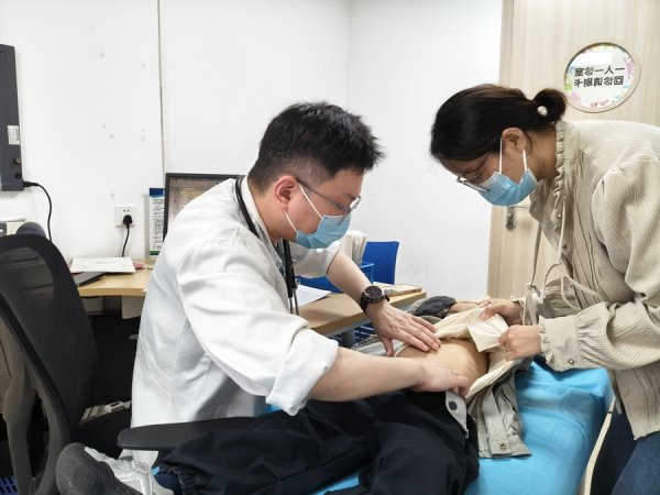 kaiyun开云体育世界杯中国网页版登录入口 经心看护血液肿瘤患儿，给他们最念念要的六一礼物：闯过存一火关｜新民·第医线
