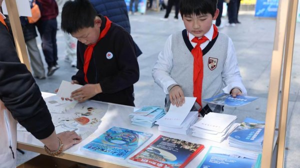 kaiyun体育网页版登录入口 “科普+普法”双向赋能，中学生建议还被写入地点法例
