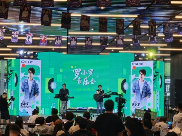 kaiyun开云体育世界杯中国网页版登录入口 妙手扎堆！闵行“歌王”争霸赛新虹街说念海选收官，将组建“草根”音乐厂牌