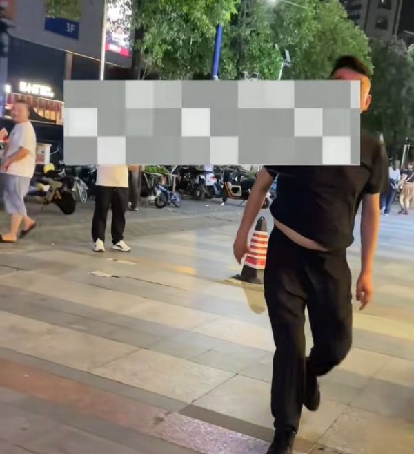 开云(中国)2026世界杯官方推荐 25岁女生走夜路遭醉汉注释短长，她反追踪对方！全程沉稳维权，就地拿到补偿